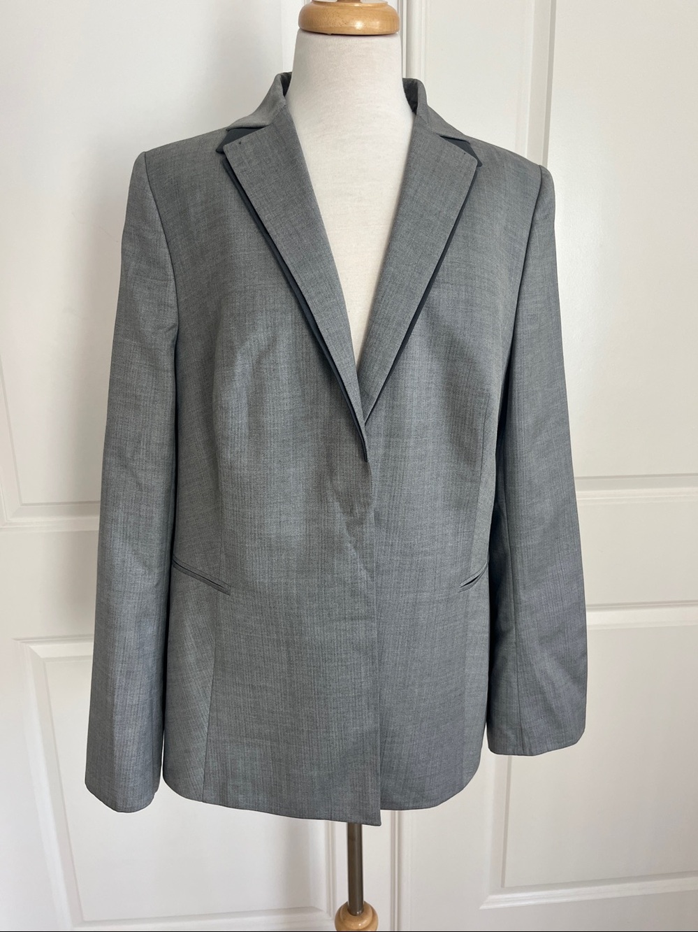 Akris Light Gray Herringbone Blazer Size 14